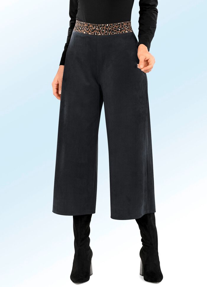 Zachte, soepel vallende culotte in su&egrave;de-look 